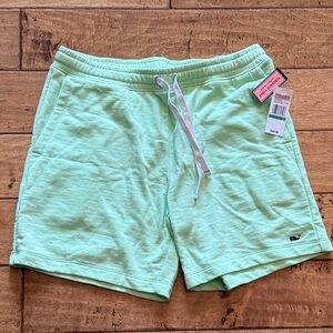 Vineyard Vines 7 Inch Knit Drawstring Shorts.  Men’s size large. New with tags